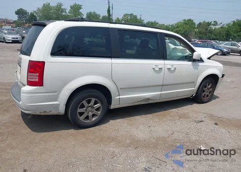 2010 Chrysler Town & Country Touring z USA, uszkodzony, nr VIN 2A4RR5D19AR183350